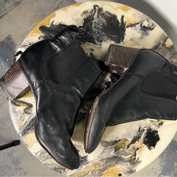 Frye Stella Short Chelsea Black Leather Boot - Picture 10 of 14